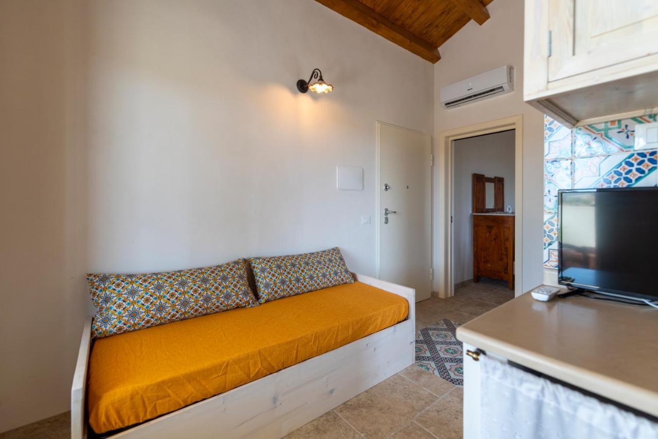 Baglio Il Gelso E L'Ulivo Appartamento Il Carrubo Reitani Exterior photo